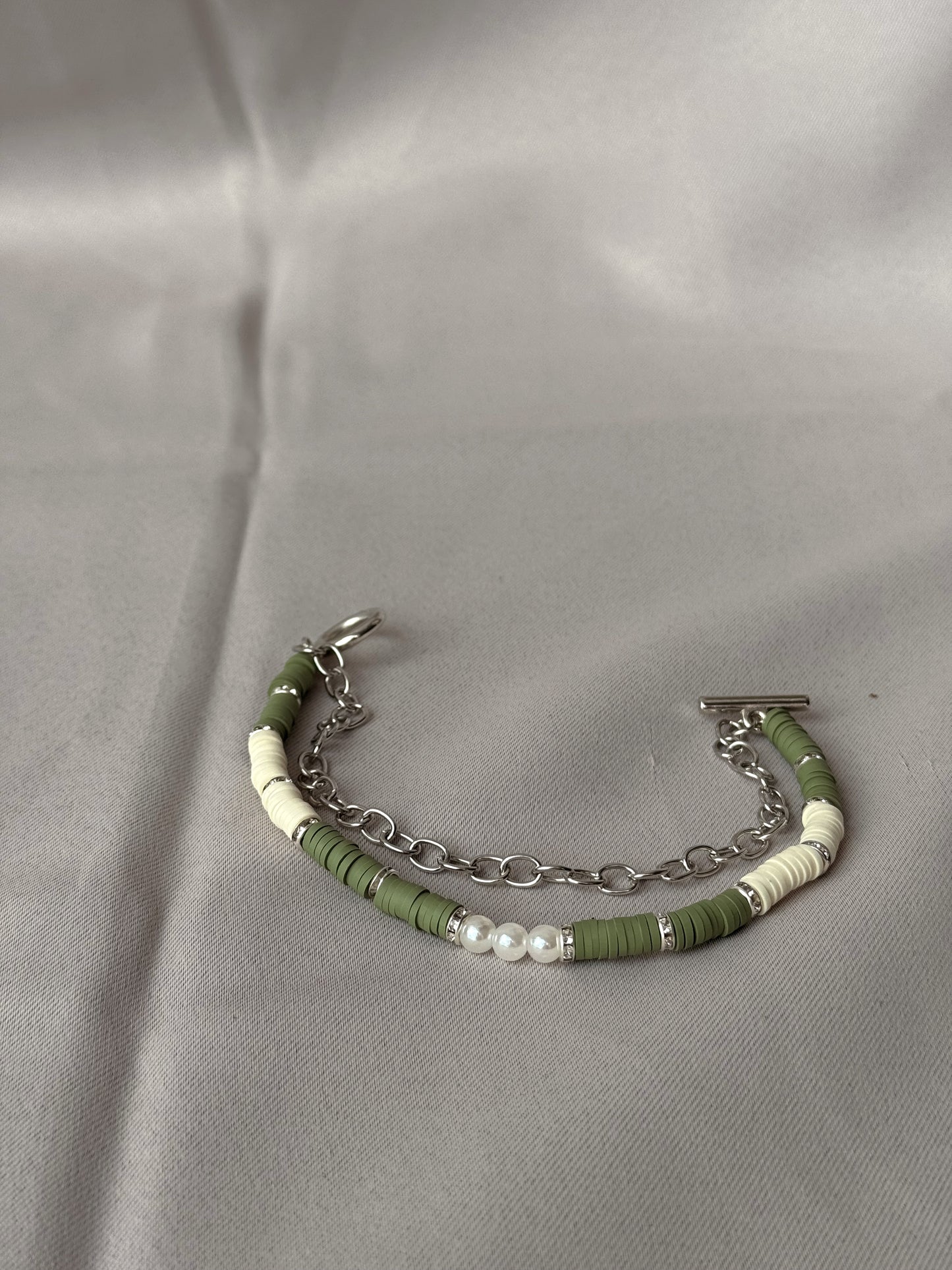 Green& Ivory Heishi Beaded Silver Chain Bracelet, Handmade Minimalist Jewelry with Freshwater Pearl & Stainless steel Toggle Clasp