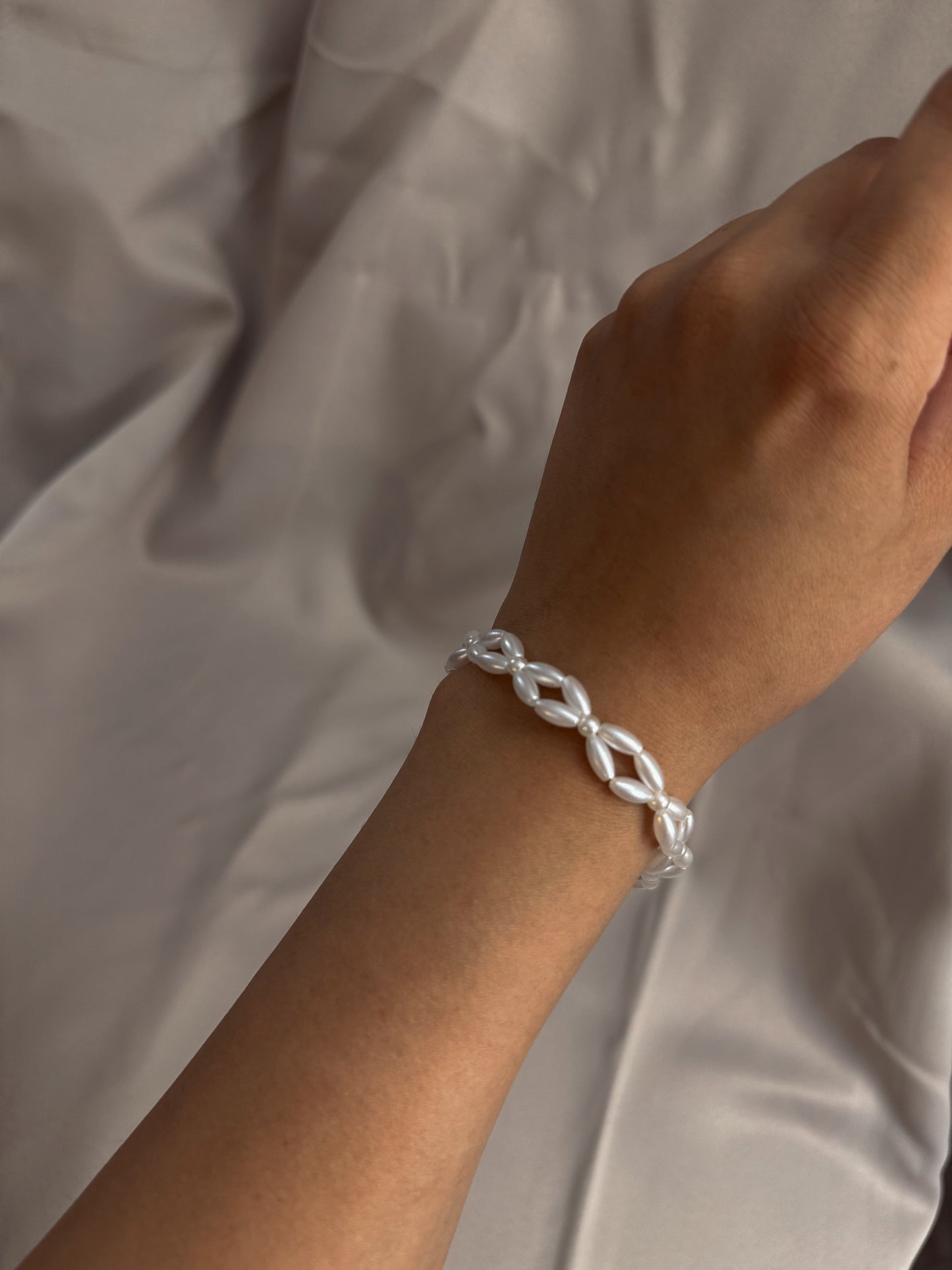 Elegant Flower Style Pearl beaded bracelet,Modern Jewelry, Dainty feminine minimalistic jewelry,Handmade Oval Pearl beads
