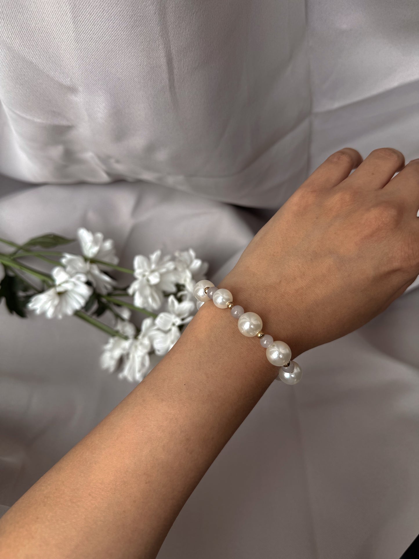 Silent Elegance Pearl & Gold harmony, Dainty bracelet, Minimalistic Handmade jewelry