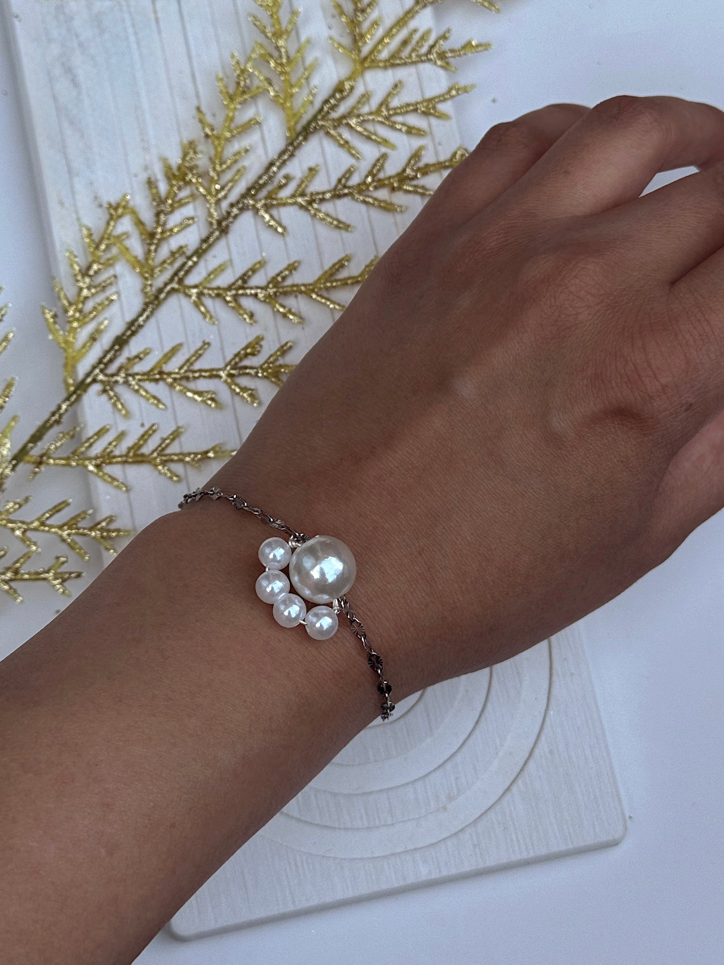 Pearl Beaded Bracelet with Paw Charm – Wide Elegant Pet-Inspired Jewelry for Women, Cute Gift for Her, Minimalist, Everyday Fashion Accessory,