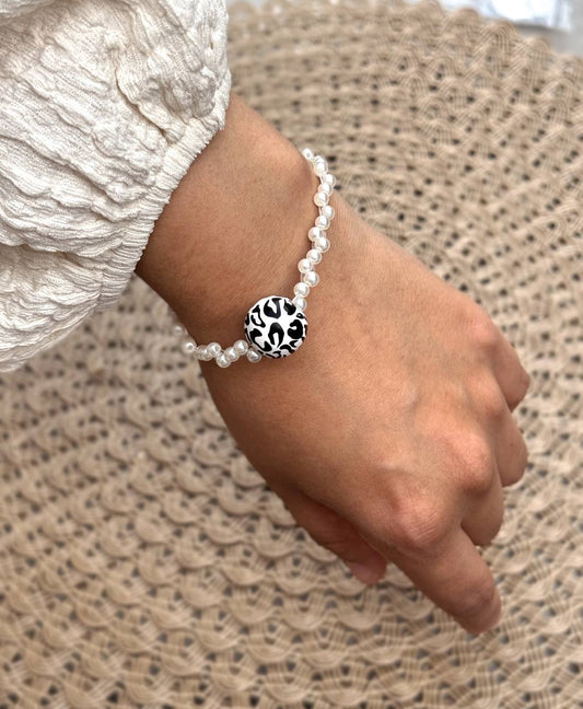 Pearl Beaded Bracelet with Leopard Print Wooden Bead