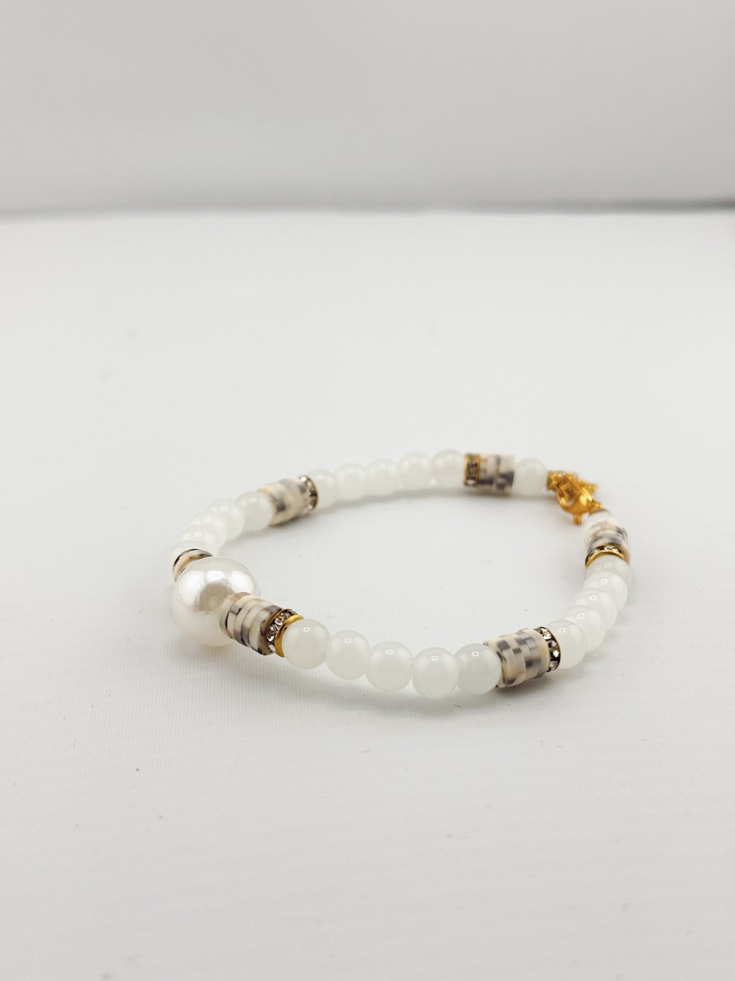 White Agate and Pearl Bracelet, Dainty Boho Jewelry