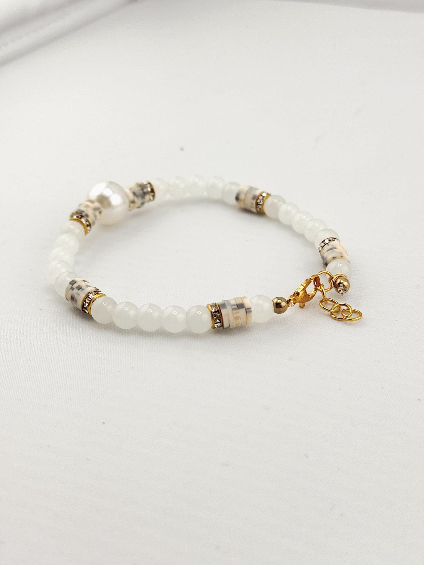 White Agate and Pearl Bracelet, Dainty Boho Jewelry