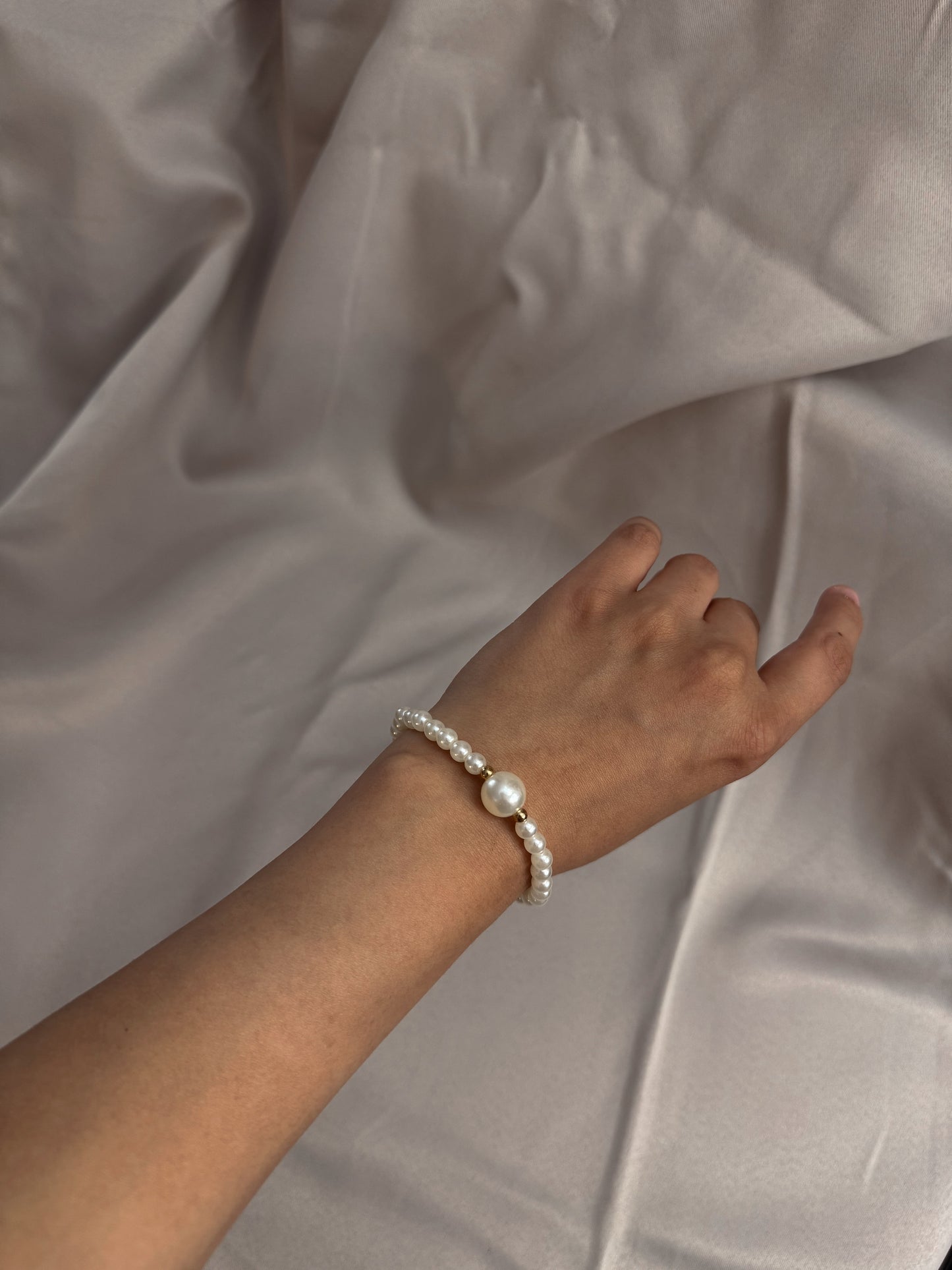 Pearl and Gold love,Elegant jewelry,Gift for women, Freshwater pearl and Gold Plated Beaded bracelet.