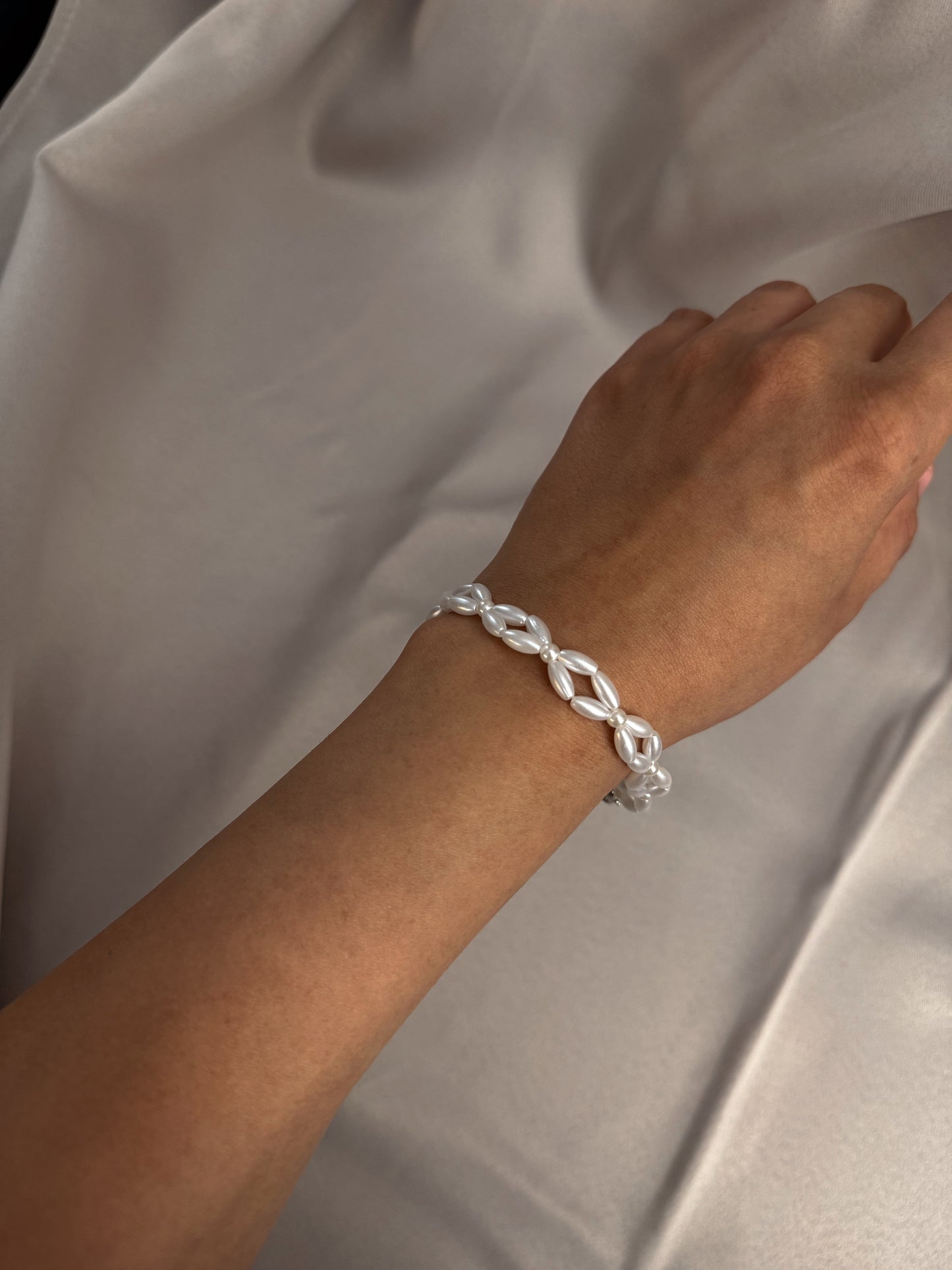 Elegant Flower Style  Pearl  beaded bracelet,Modern Jewelry, Dainty feminine minimalistic jewelry,Handmade Oval Pearl beads