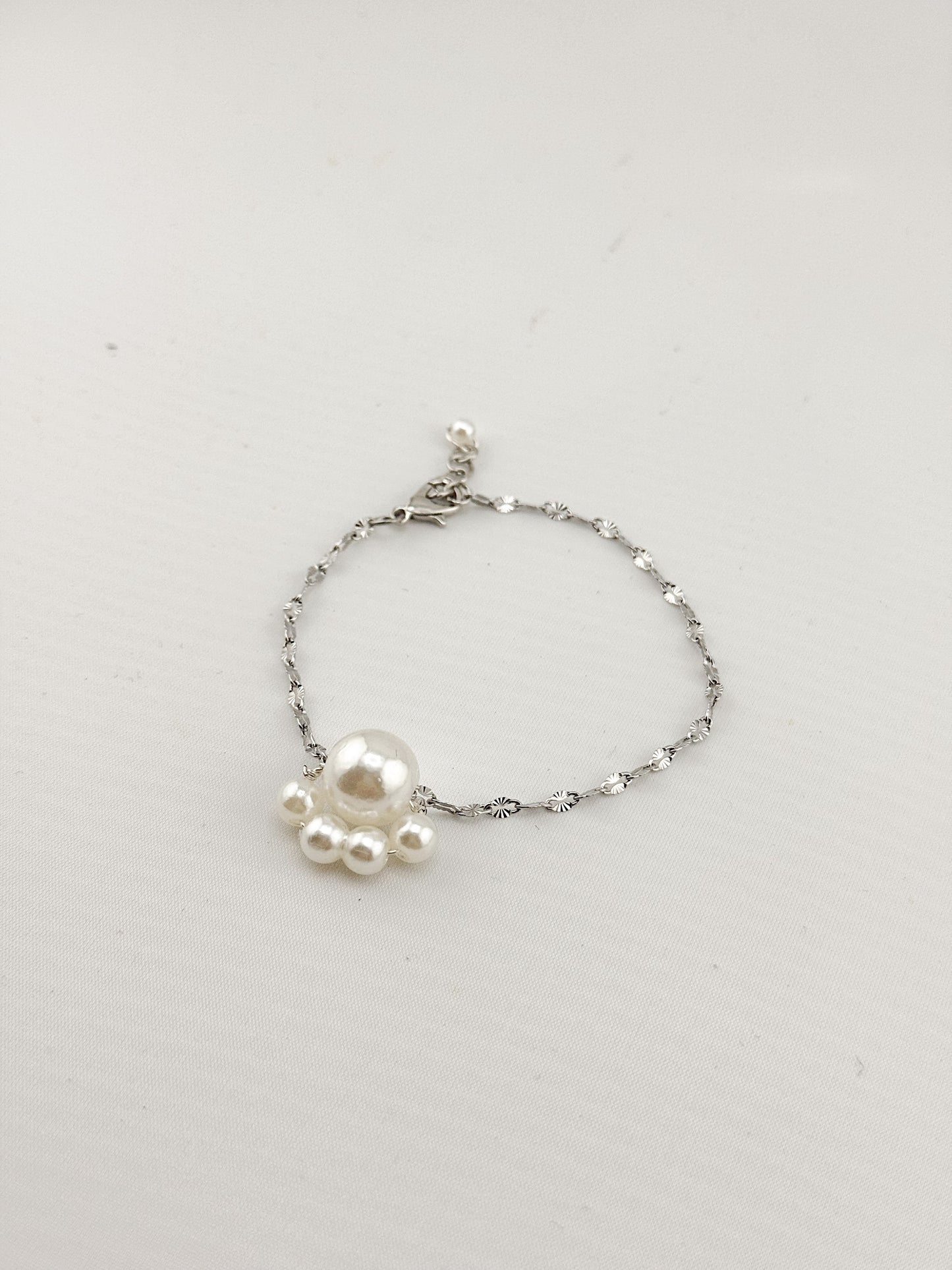 Pearl Beaded Bracelet with Paw Charm – Wide Elegant Pet-Inspired Jewelry for Women, Cute Gift for Her, Minimalist, Everyday Fashion Accessory,