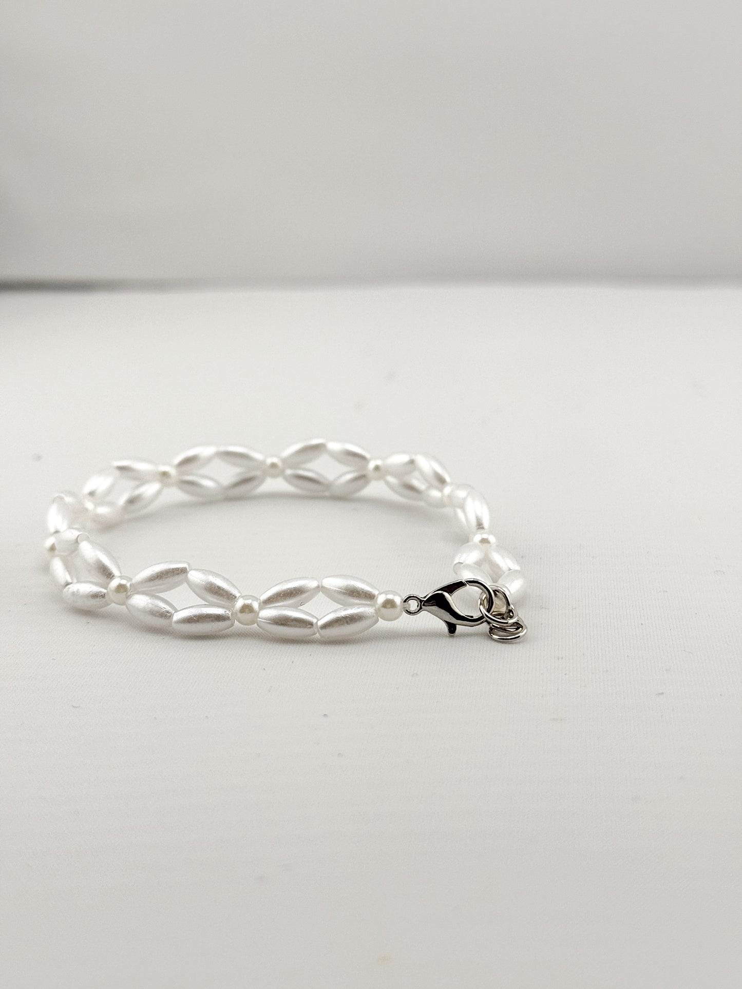 Elegant Flower Style  Pearl  beaded bracelet,Modern Jewelry, Dainty feminine minimalistic jewelry,Handmade Oval Pearl beads