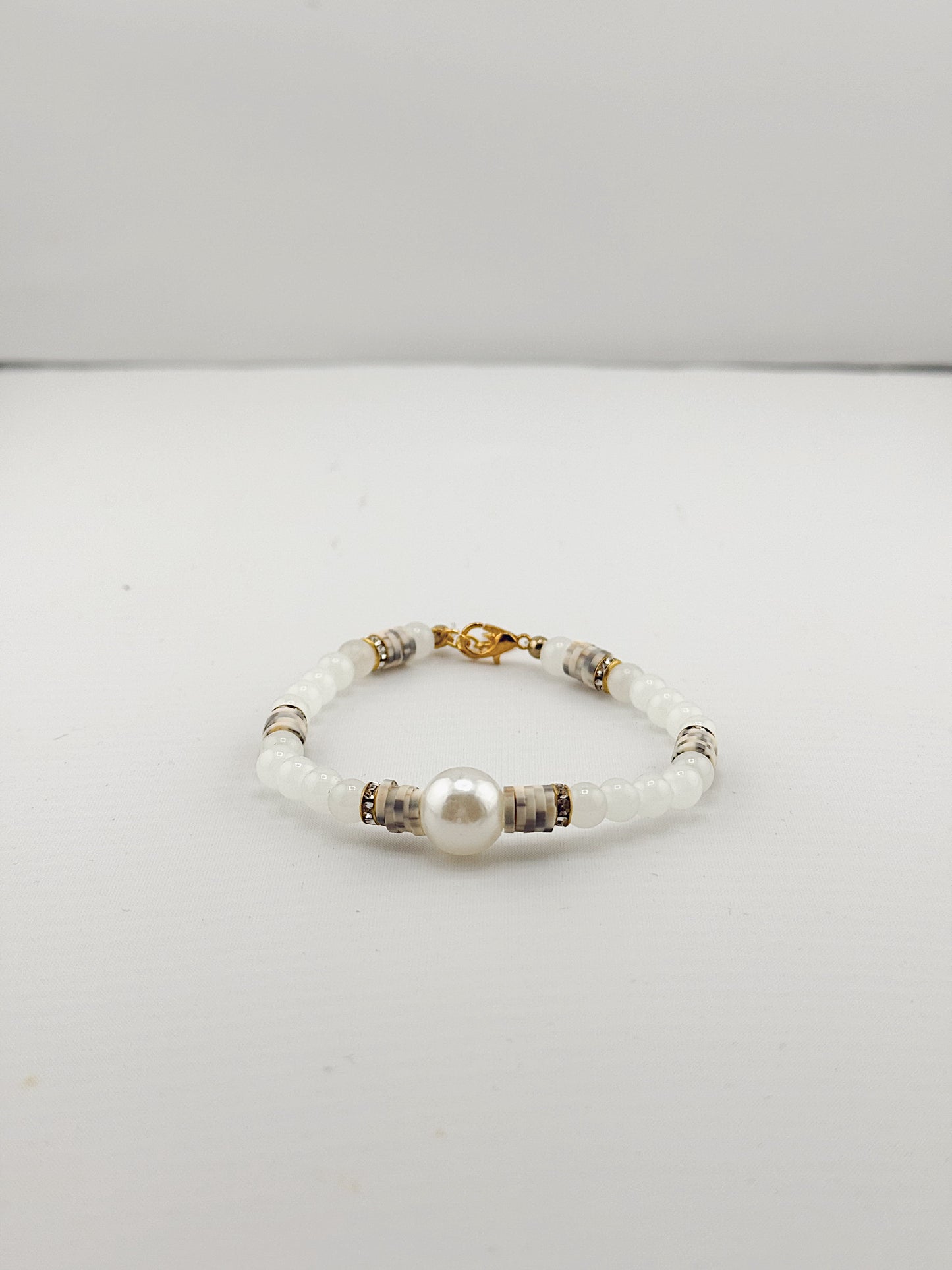 White Agate and Pearl Bracelet, Dainty Boho Jewelry