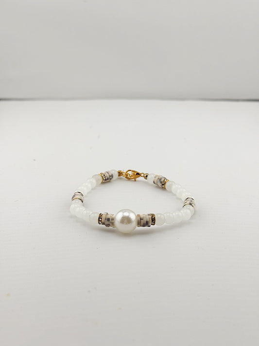 White Agate and Pearl Bracelet, Dainty Boho Jewelry