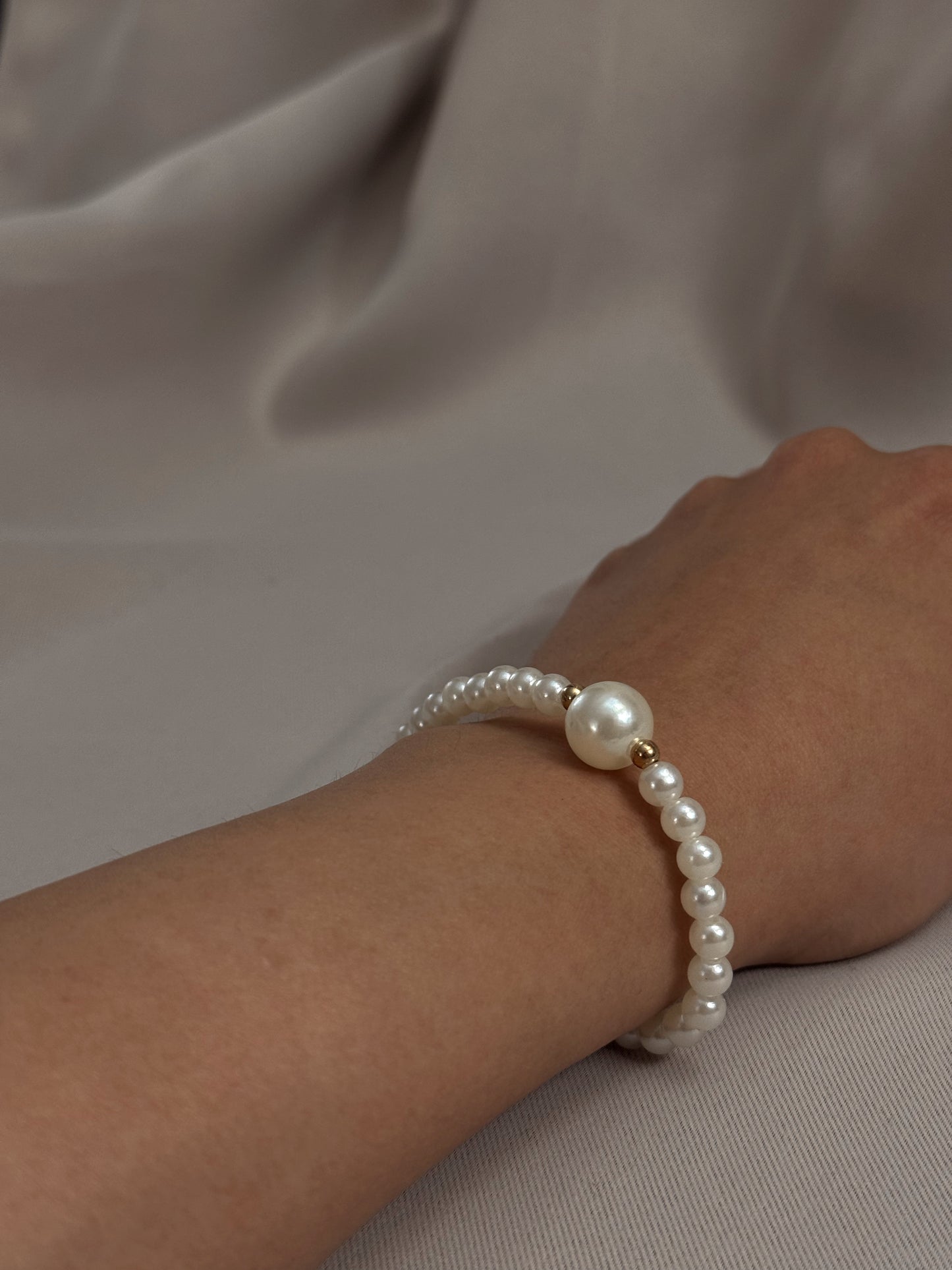 Pearl and Gold love,Elegant jewelry,Gift for women, Freshwater pearl and Gold Plated Beaded bracelet.