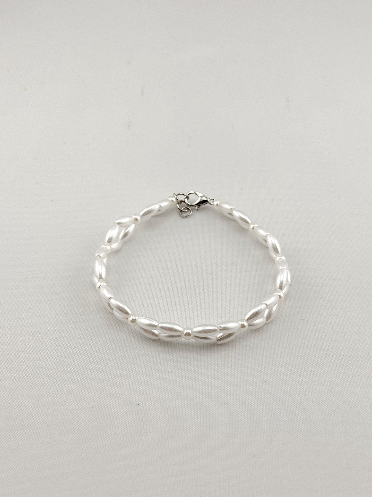 Elegant Flower Style  Pearl  beaded bracelet,Modern Jewelry, Dainty feminine minimalistic jewelry,Handmade Oval Pearl beads