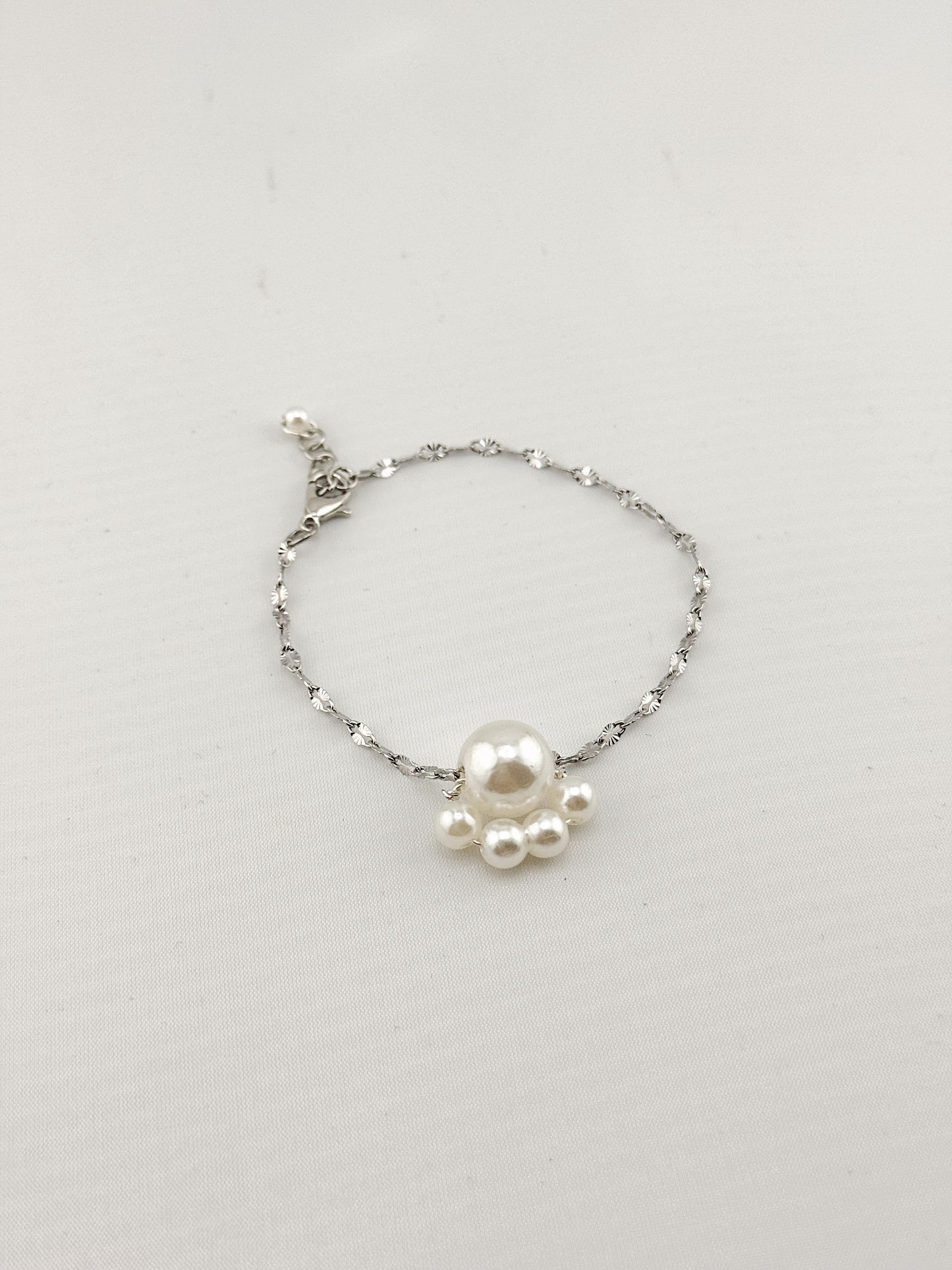 Pearl Beaded Bracelet with Paw Charm – Wide Elegant Pet-Inspired Jewelry for Women, Cute Gift for Her, Minimalist, Everyday Fashion Accessory,