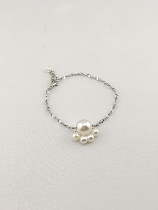 Pearl Beaded Bracelet with Paw Charm – Wide Elegant Pet-Inspired Jewelry for Women, Cute Gift for Her, Minimalist, Everyday Fashion Accessory,