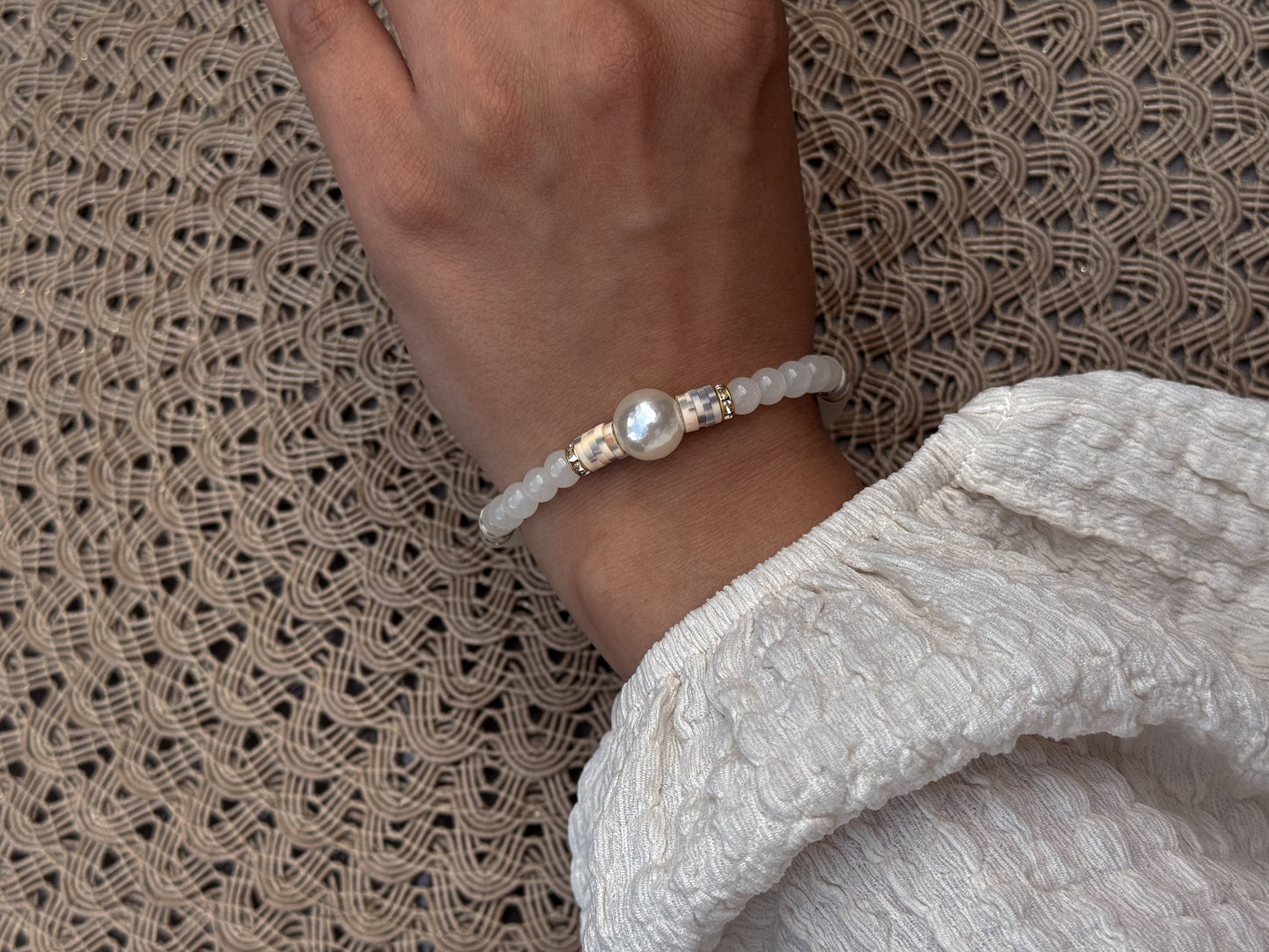 White Agate and Pearl Bracelet, Dainty Boho Jewelry