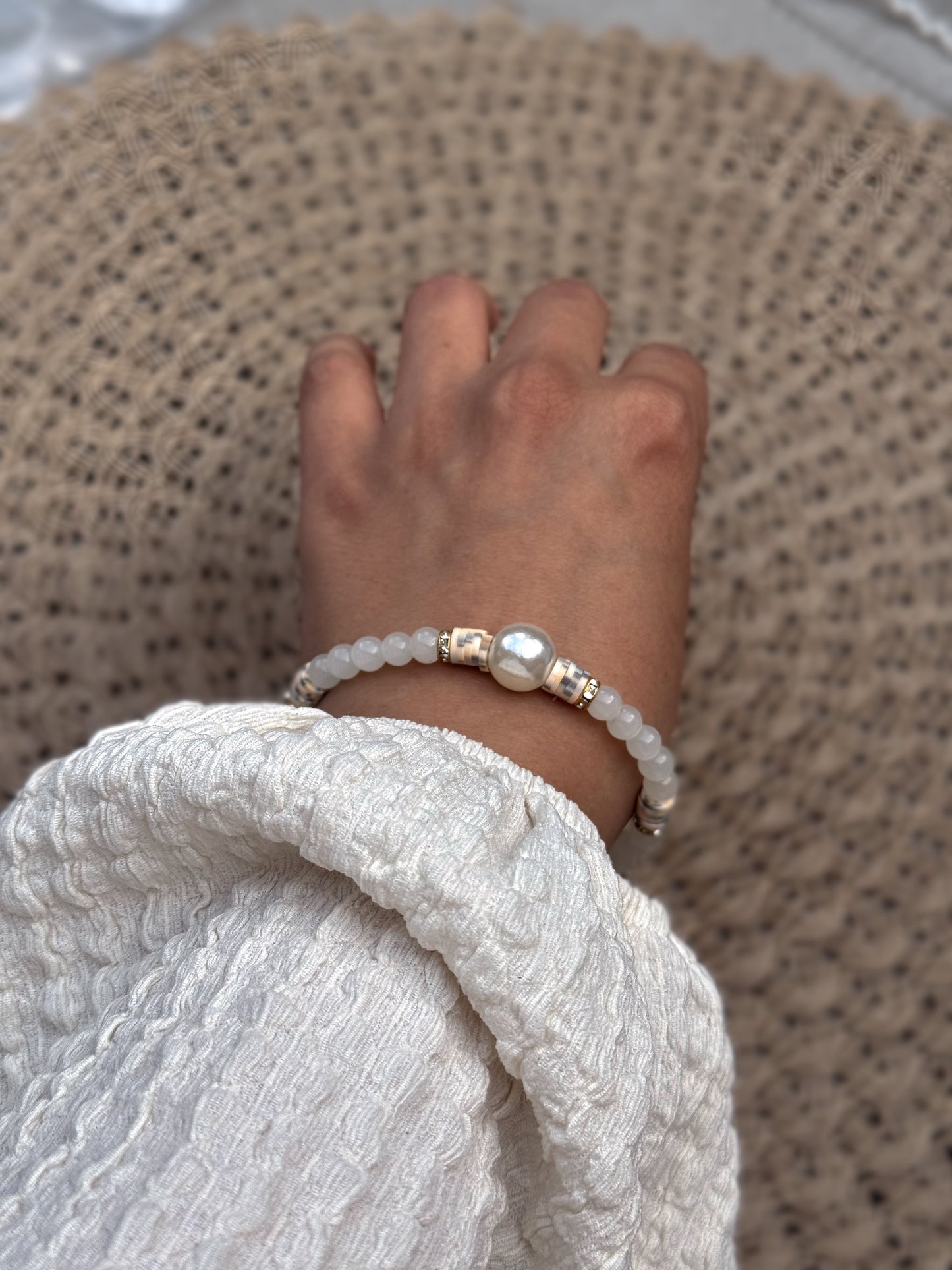 White Agate and Pearl Bracelet, Dainty Boho Jewelry