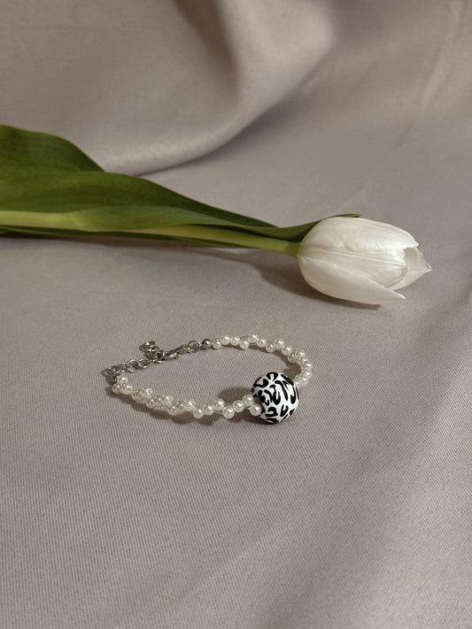 Pearl Beaded Bracelet with Leopard Print Wooden Bead