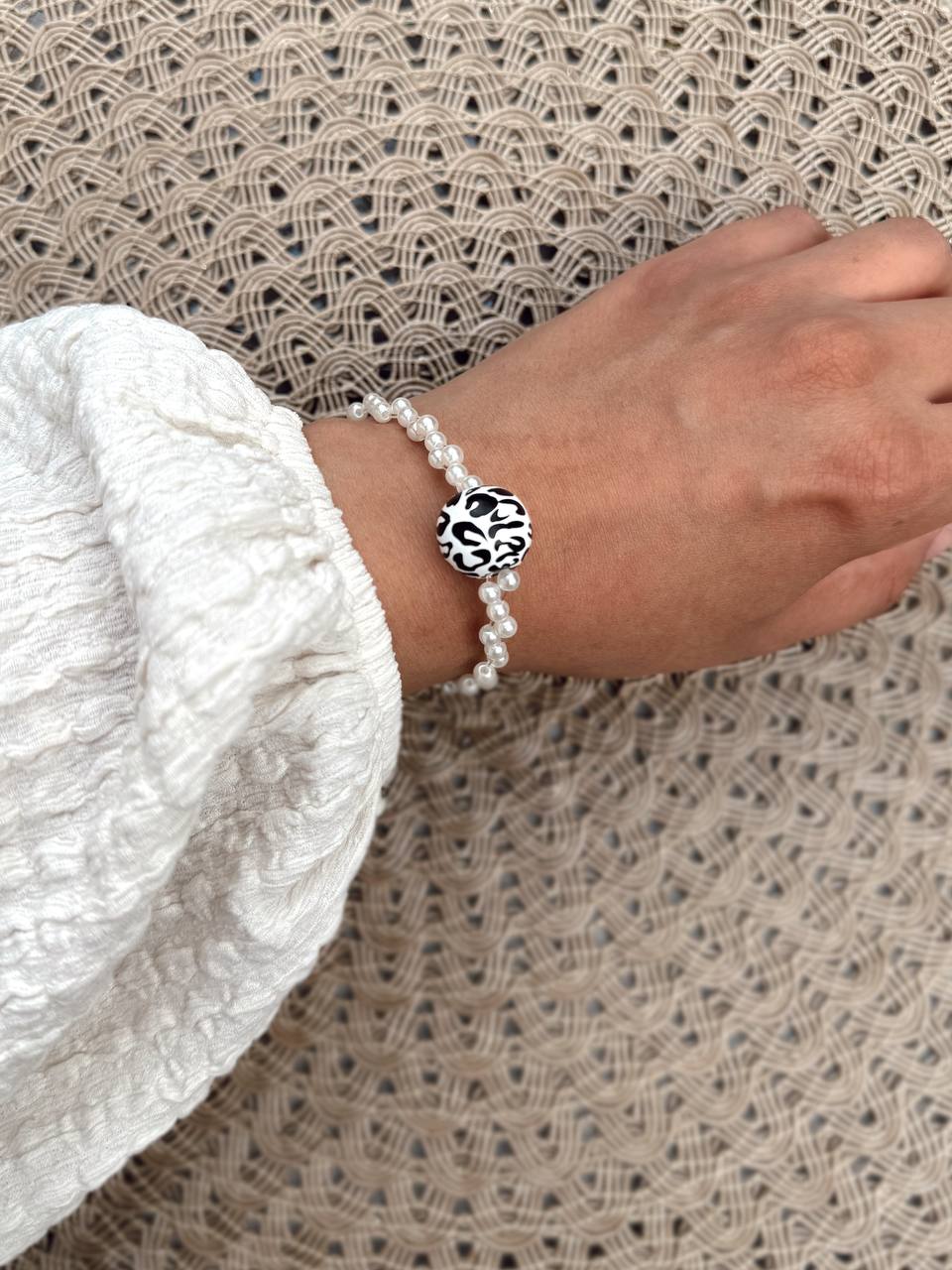 Pearl Beaded Bracelet with Leopard Print Wooden Bead